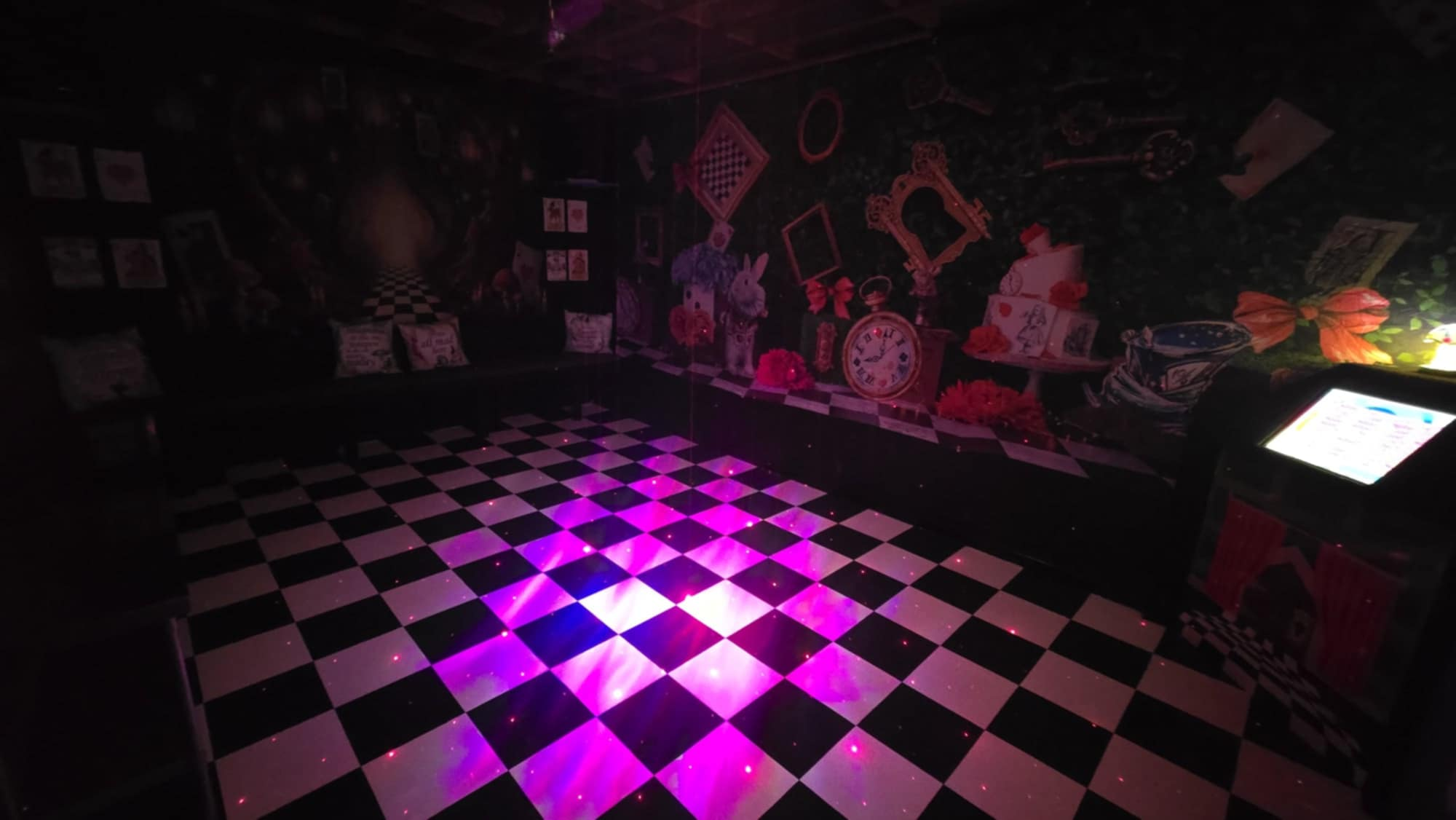 Alice in Wonderland Karaoke Room thumbnail